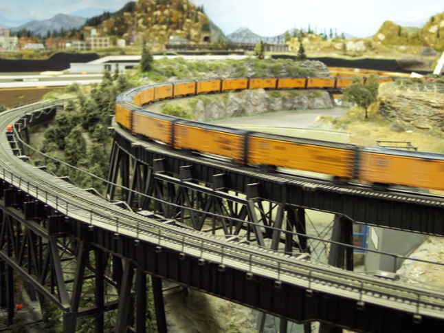 scale Train Layouts | HO Train Section Layouts